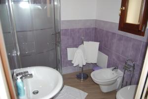 Koupelna v ubytování B&B Colti Di Rosa