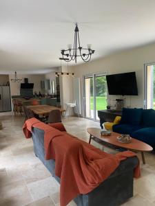 a living room with a blue couch and tables at Le Cocooning in Asnières