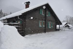 Holzhaus in Hinterstoder durante l'inverno