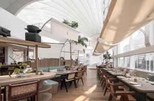 a restaurant with wooden tables and chairs and a large ceiling at Aspera Star Essence Sky Garden Panoramic Hotel-Jiefangbei Hongya Branch in Chongqing