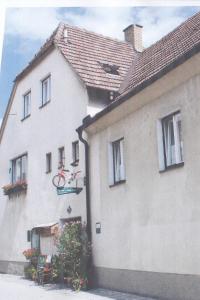 a house with a bike on the side of it at Weinbau-Gästezimmer Martin und Eva Maria Jamek in Weissenkirchen in der Wachau