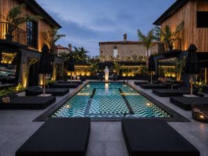 a swimming pool in the middle of a courtyard at The Local House Alaçatı in Alaçatı
