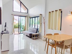 a living room with a table and a couch at ลิบเบล โฮมสเตย์ in Ban Nong Sa
