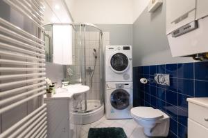 a bathroom with a washing machine and a washer at Apartma Drapšinova - Celje in Celje +9 photos