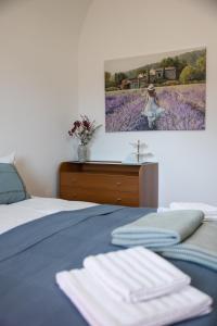 a bedroom with a bed with a painting on the wall at Apartma Drapšinova - Celje in Celje