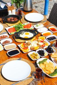 a table with plates of food on top of it at Arz'Urla Restaurant & Otel in Urla