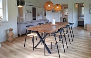 a dining room with a wooden table and chairs at Awesome Home In Hurup Thy With Wifi in Sønder Ydby