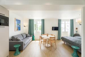 a living room with a couch and a table at Le Logis du Manoir in Sarzeau