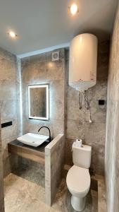 a bathroom with a toilet and a sink and a tub at ЖК АЯ Студія 1 плюс 1 in Kropyvnytskyi