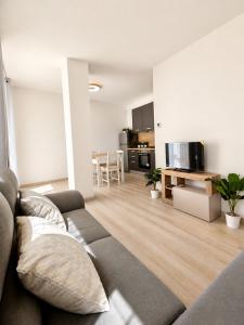 a living room with a couch and a kitchen at A due passi dal mare in Giulianova