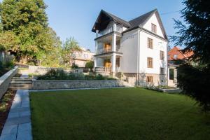 Ogród w obiekcie Apartamenty Watra