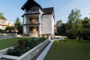 Ogród w obiekcie Apartamenty Watra