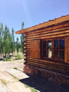 El edificio en el que está el complejo de cabañas