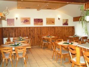 a dining room with wooden tables and chairs at Gästehaus Heidehof in Soltau