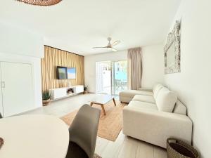 a living room with a couch and a table at Chill Out House by Olax Rentals in Callao Salvaje
