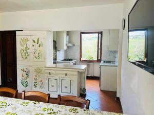 a kitchen with white cabinets and a table and chairs at Casa Vacanze Il Viaggiatore in San Benedetto del Tronto