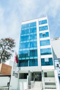 Gallery image of Apart Hotel Petit Palace Suites in Lima