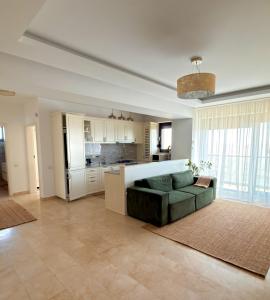 a living room with a couch and a kitchen at Sophia Luxury Residence in Mamaia