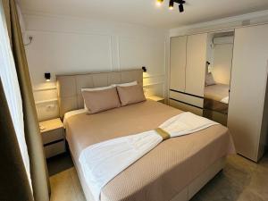 a bedroom with a large bed with two pillows at Casa Meellas in Donji Štoj