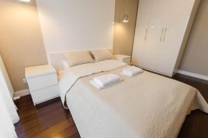 Łóżko lub łóżka w pokoju w obiekcie Old Town Luxury Apartment