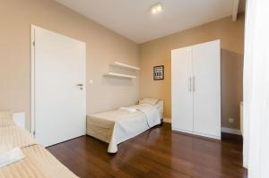 Łóżko lub łóżka w pokoju w obiekcie Old Town Luxury Apartment