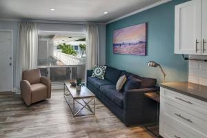 Posezení v ubytování May-Dee Suites in Florida