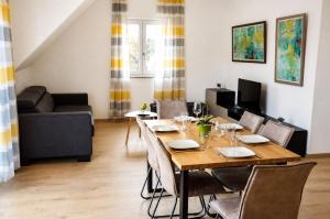 a dining room with a table and chairs at Gästehaus Munk in Günzburg