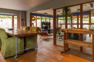 a living room with a wooden table and chairs at Ericaheide: Industrial look (4p) in Erm