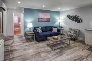 Posezení v ubytování May-Dee Suites in Florida