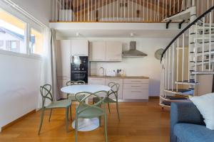 a kitchen and living room with a table and chairs at Yourbanflat Ring River in Padova