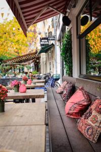 a row of benches with pillows on them on a street at Tiny's Herberg in Woerden