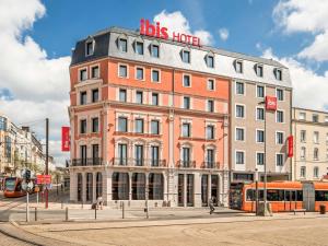 a building with a sign on the top of it at ibis Le Mans Centre Gare Nord in Le Mans