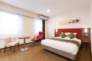 Postel nebo postele na pokoji v ubytování HOTEL MYSTAYS Haneda