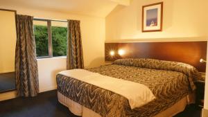 Ένα ή περισσότερα κρεβάτια σε δωμάτιο στο Randolph Motel Apartments
