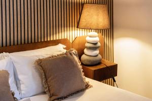 10 Floor Apartments by Quokka 360 - Como City View & Parking tesisinde bir odada yatak veya yataklar