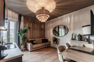 10 Floor Apartments by Quokka 360 - Como City View & Parking tesisinde bir oturma alanı +24 fotoğraf