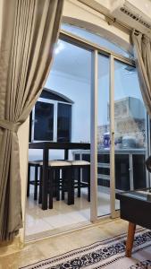 a dining room with a table and a window at Ocean Breeze Carita in Carita