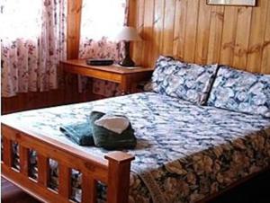 Una cama o camas en una habitación de Mt Barney Lodge