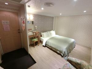 Säng eller sängar i ett rum på Nice Hotel