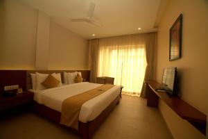 a bedroom with a large bed and a window at Nepalirika Hotel Biratchowk in Haraincha