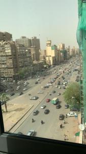 a view of a busy city street with cars at Em banorama abrrtment hotel in Giza