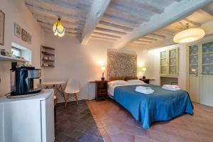 a bedroom with a bed with a blue blanket at Assisi Countryhouse in Assisi