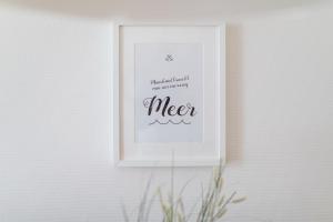 a picture of a sign hanging on a wall at Kleine Möwe 08 in Norderney