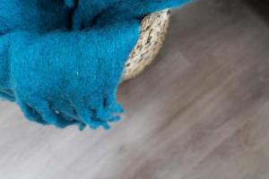 a close up of a blue towel on a wooden floor at Neywatt 1 in Norderney