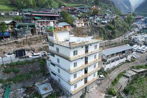 an overhead view of a building on a mountain at Hotel Uday Villa in Kharsālī