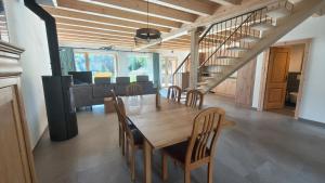 a dining room and living room with a table and chairs at Ferienwohnung - schof in Tschierv