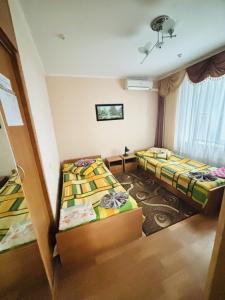 a room with two beds in a room at готель Славутчанка in Slavuta