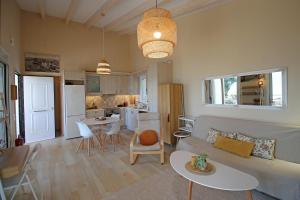 a living room with a couch and a kitchen at Amanda's House in Poros