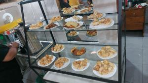 a glass display case with plates of food on at Hotel Internacional in Tacuarembó +17 photos