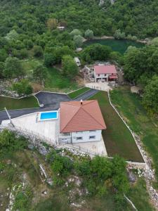 Swimmingpoolen hos eller tæt på Grandpa's Ranch Niksic